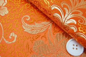 よさこいなど衣装などに最適な　チャイナドレス生地・チャイナ生地　羽根と牡丹・オレンジ×金 