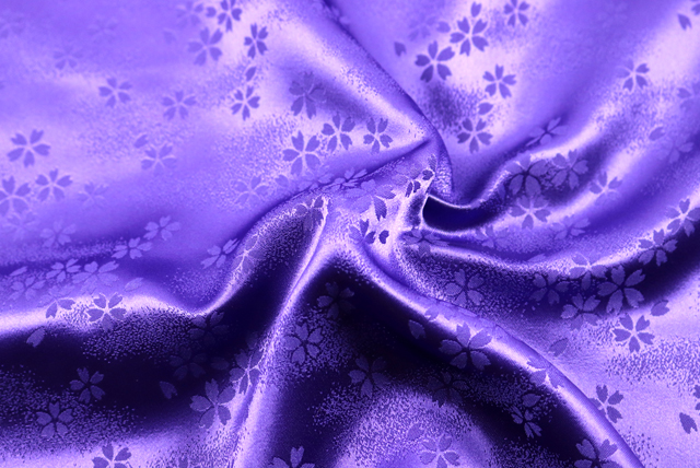 イベントや衣装に最適な光沢感のある素材　ポリエステル綸子　霞桜　青紫 