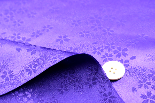 イベントや衣装に最適な光沢感のある素材　ポリエステル綸子　霞桜　青紫 