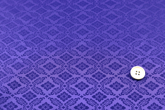 イベントや衣装に最適な光沢感のある素材　ポリエステル綸子　菊菱　青紫 