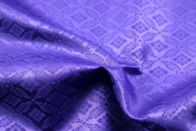 イベントや衣装に最適な光沢感のある素材　ポリエステル綸子　菊菱　青紫 