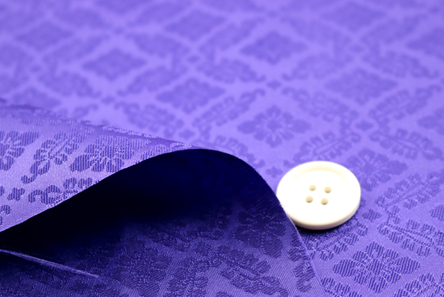 イベントや衣装に最適な光沢感のある素材　ポリエステル綸子　菊菱　青紫 