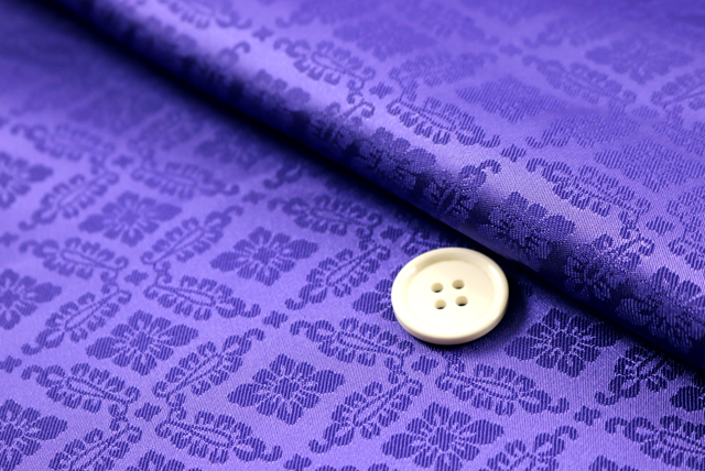 イベントや衣装に最適な光沢感のある素材　ポリエステル綸子　菊菱　青紫 