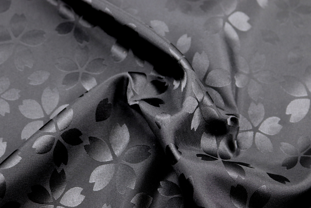 イベントや衣装に最適な光沢感のある素材　ポリエステル綸子　桜尽くし　黒  