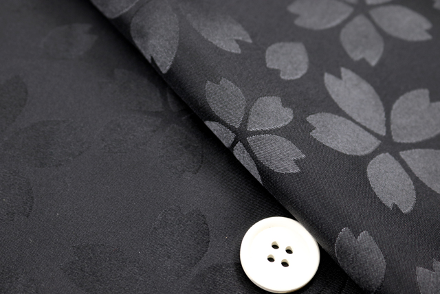 イベントや衣装に最適な光沢感のある素材　ポリエステル綸子　桜尽くし　黒  