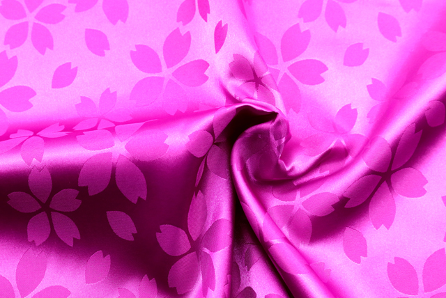イベントや衣装に最適な光沢感のある素材　ポリエステル綸子　桜尽くし　紫ピンク  