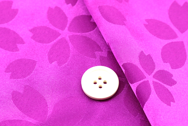 イベントや衣装に最適な光沢感のある素材　ポリエステル綸子　桜尽くし　紫ピンク  