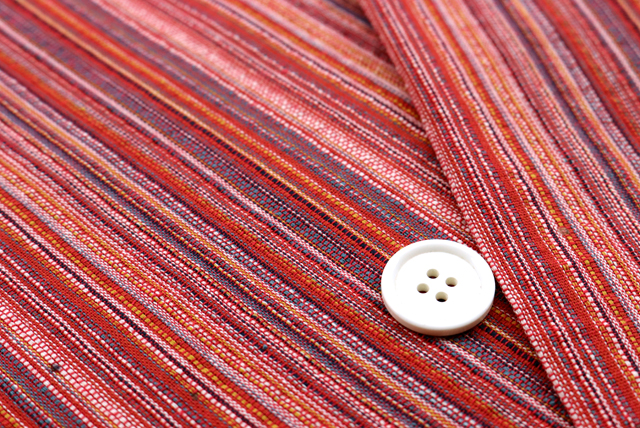 しじら織りストライプ生地 薄赤系 生地端・質感