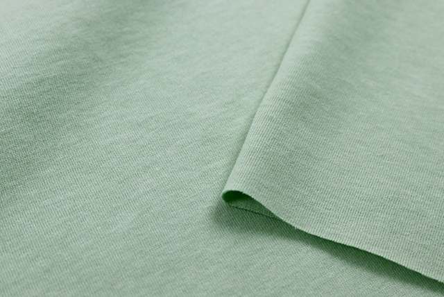お値打ちな1.5mカット コットン天竺ニット アスパラグリーン 表面アップ（編み目と質感）