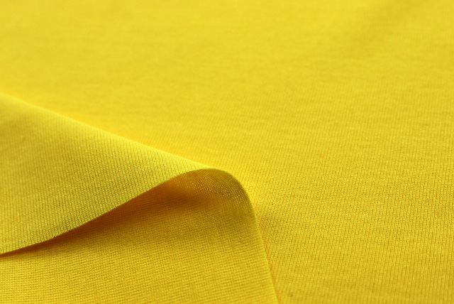 お値打ちな1.5mカット コットンリブニット 黄色 めくった状態（薄手感の参考）