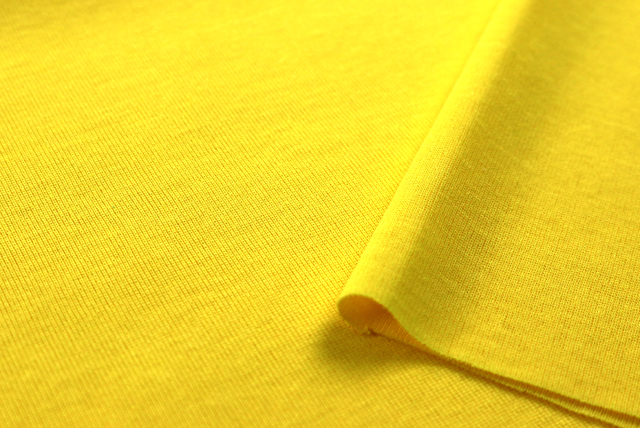 お値打ちな1.5mカット コットンリブニット 黄色 表面アップ（編み目と質感）