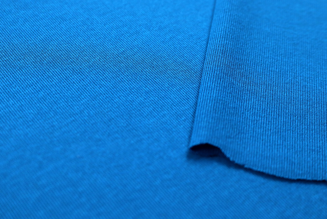 お値打ちな1.5mカット コットンリブニット くすんだ青 表面アップ（編み目と質感）