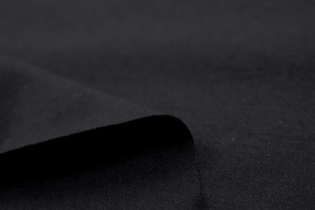お値打ちな1.5mカット コットン天竺ニット 黒 めくった状態（厚み感の参考）