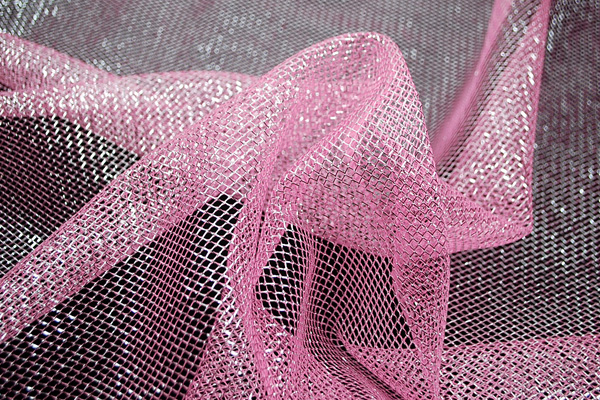 イベントや衣装に最適な光沢感のある素材　１ＷＡＹ　ラメネット　ピンク（蛍光ピンク）地にシルバー    