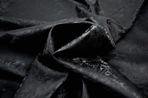 イベントや衣装に最適な光沢感のある素材　ポリエステルジャガード　炎の柄　黒  