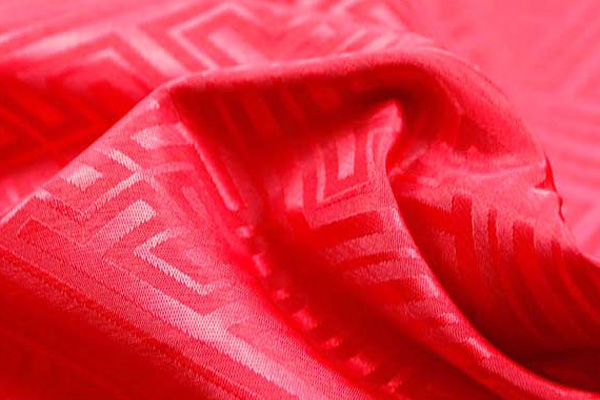 イベントや衣装に最適な光沢感のある素材　ポリエステルジャガード　紗綾形　赤  