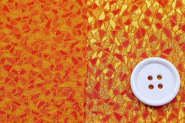 イベントや衣装に最適な光沢感のある素材　ポリエステルジャガード　モザイク柄　オレンジ  