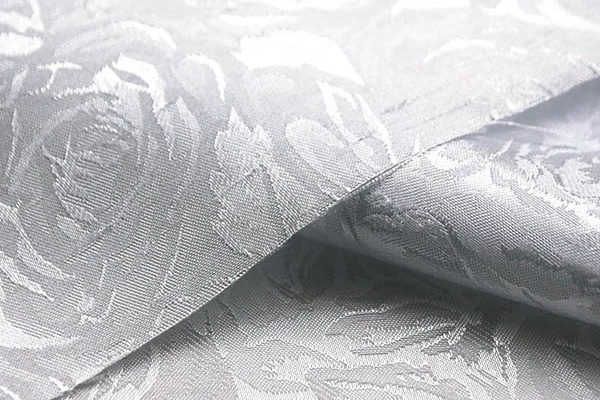 イベントや衣装に最適な光沢感のある素材　サテンシャンブレーシャンタン　ローズジャガード　白×シルバー  