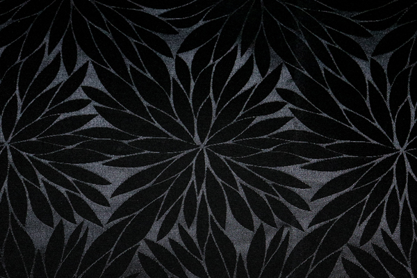イベントや衣装に最適な光沢感のある素材　ポリエステルジャガード　菊の柄　黒 