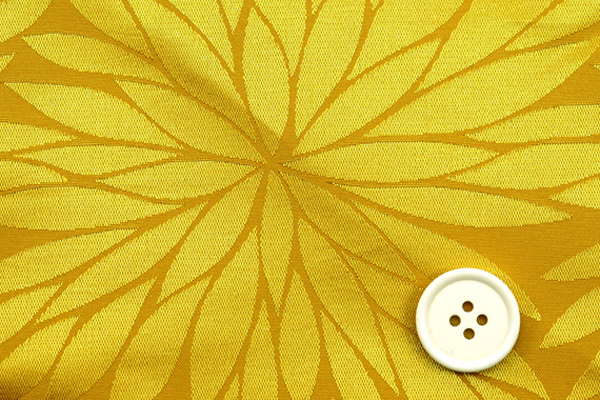 イベントや衣装に最適な光沢感のある素材　ポリエステルジャガード　菊の柄　黄色  