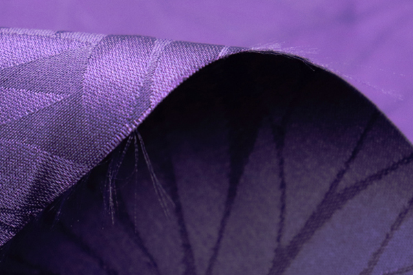 イベントや衣装に最適な光沢感のある素材　ポリエステルジャガード　菊の柄　茄子紺  