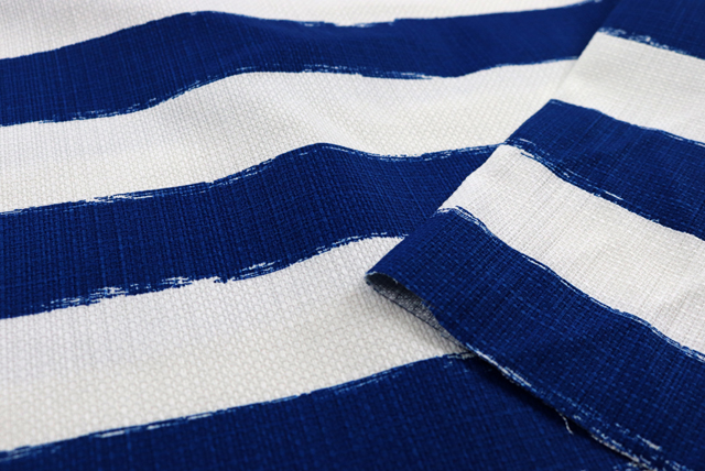 バニラン ビッグボーダープリント 青×白 生地端(厚みの参考)