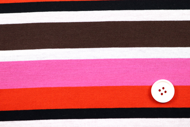 マルチカラー ボーダー天竺ニット 赤系 ボタン比較（江戸ッ子 210ya）