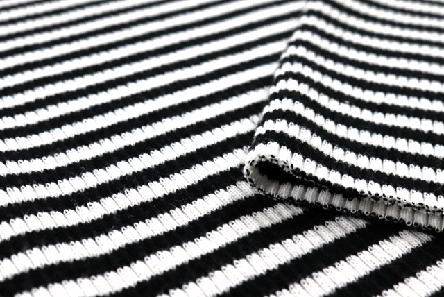 ボーダーリブニット 白×黒 断面と厚み感の確認（江戸ッ子 210ya）