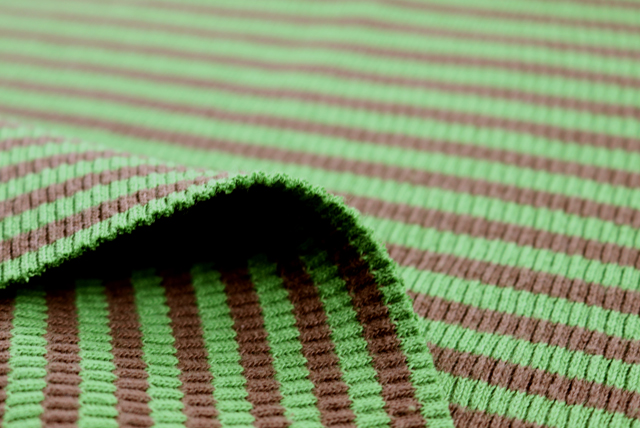 ボーダーリブニット 抹茶×茶 裏面とリブの表情アップ（江戸ッ子 210ya）