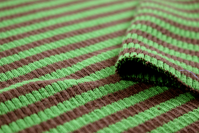 ボーダーリブニット 抹茶×茶 断面と厚み感の確認（江戸ッ子 210ya）