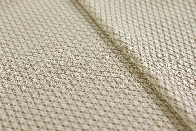 トリアセ ドビージャガードニット ベージュ 裏面アップ