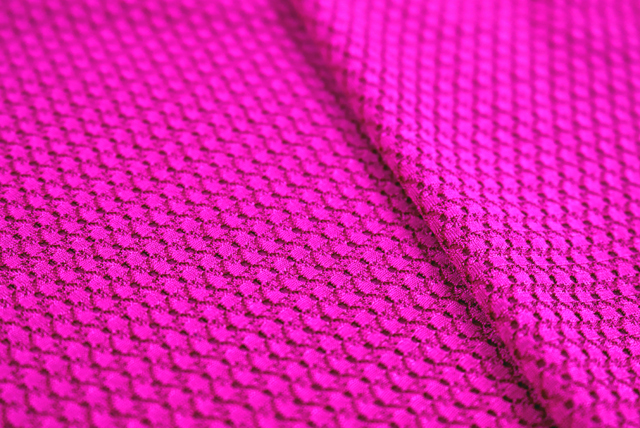 トリアセ ドビージャガードニット マゼンダ 裏面アップ