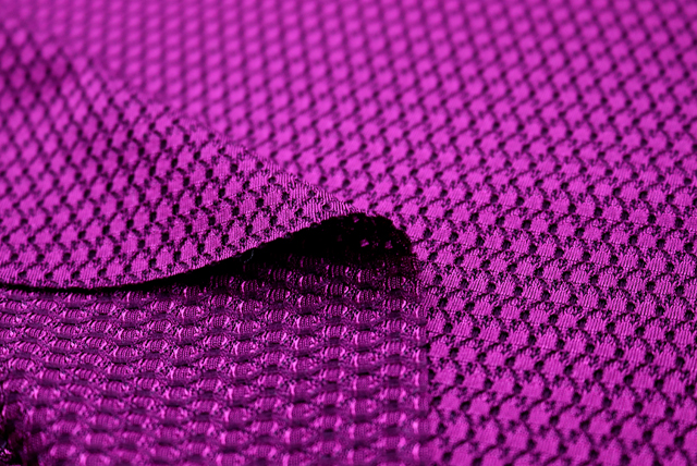 トリアセ ドビージャガードニット 赤紫 質感アップ