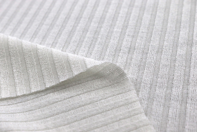 リブニット オフホワイト 生地端・裏側