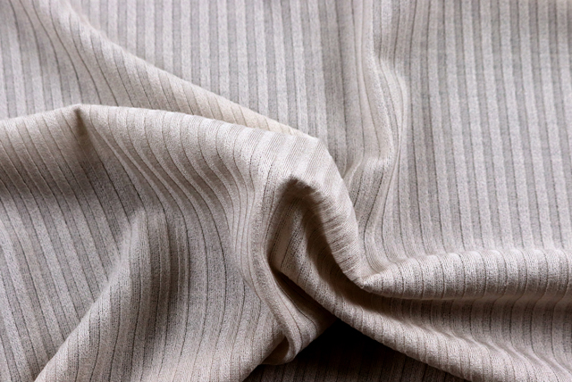 リブニット 灰白色 ドレープ