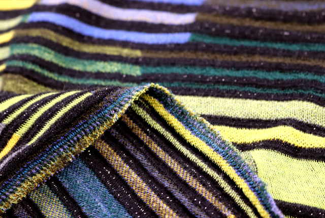 ウール混 ラメ入りジャガードニット モザイクボーダー柄 グリーン系マルチカラー 生地端・裏面