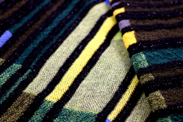 ウール混 ラメ入りジャガードニット モザイクボーダー柄 グリーン系マルチカラー 織りの質感アップ