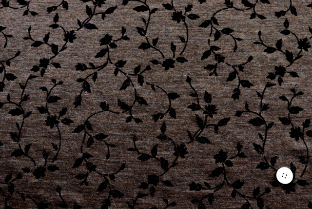 ウール混ニット フロッキープリント こげ茶 全体(50mmボタン比較)