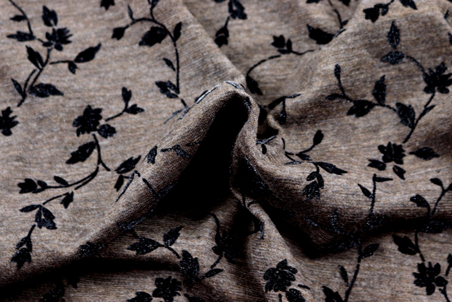 ウール混ニット フロッキープリント こげ茶 ドレープ