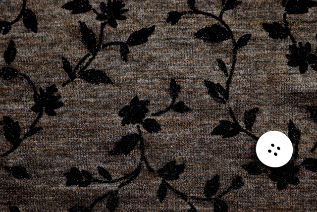 ウール混ニット フロッキープリント こげ茶 柄アップ(江戸ッ子 210ya)