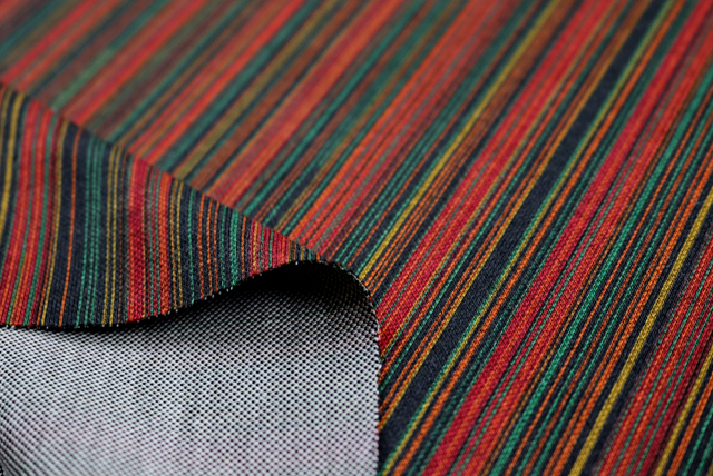 縦縞模様 ダブルニット服地 赤系マルチストライプ 裏面・厚み