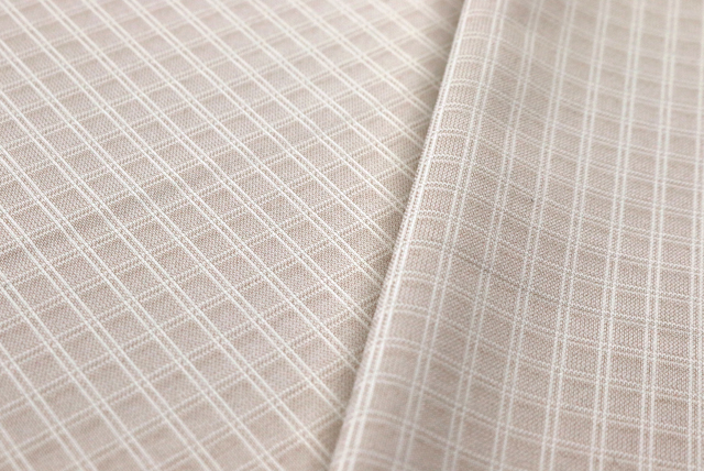 二重小格子ドビーニット うすベージュ 表面アップ（凹凸）（江戸ッ子 210ya）