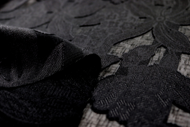 カットジャガード ボタニカル柄 黒 裏面と立体感のアップ（江戸ッ子 210ya）