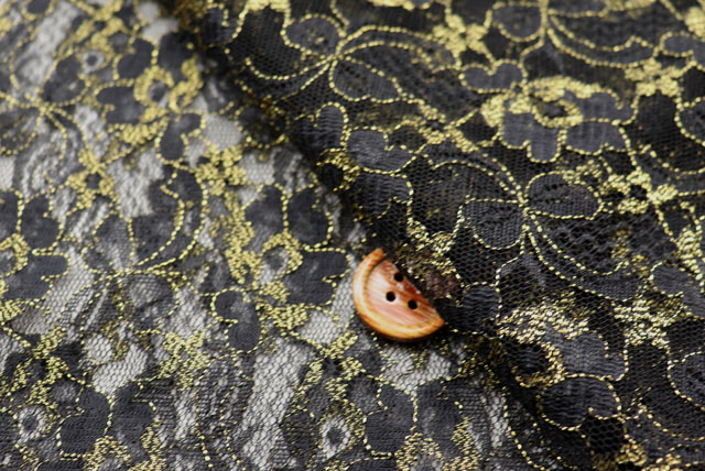 ラメラッセルレース 花柄 黒×金 ドレープと落ち感