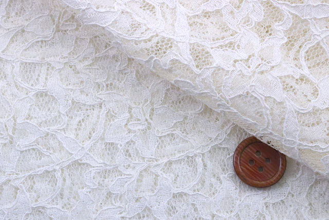 ラッセルレース オフ白 ドレープ感