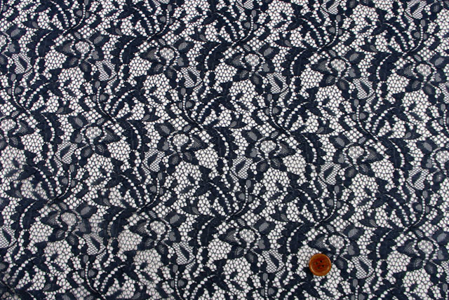 ラッセルレース生地 紺 柄の拡大