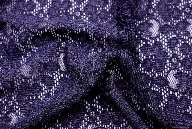 デニム調プリント紺紫色のラッセルレース生地のドレープ