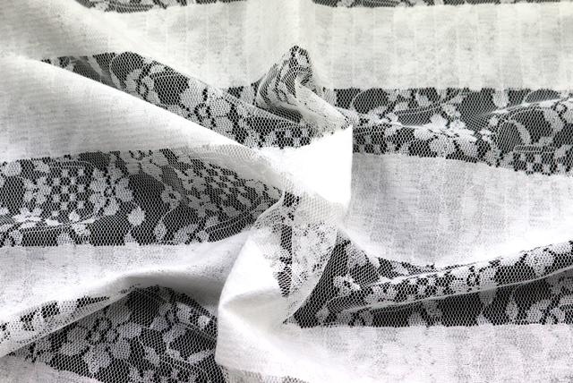 ビッグボーダー ラッセルレース オフホワイト ドレープと透け感