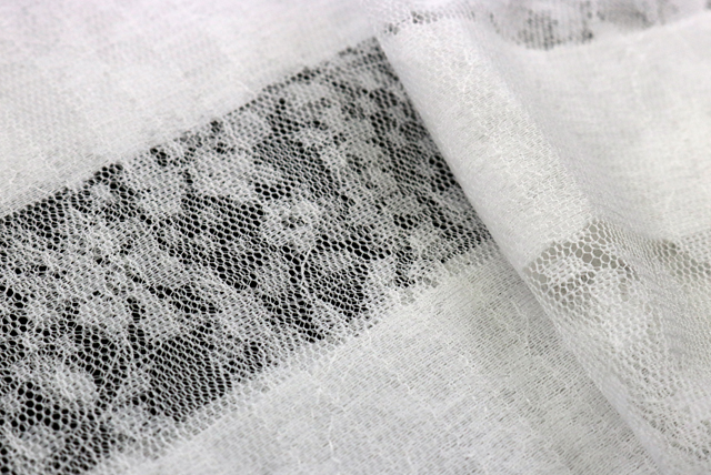 ビッグボーダー ラッセルレース オフホワイト 耳部分