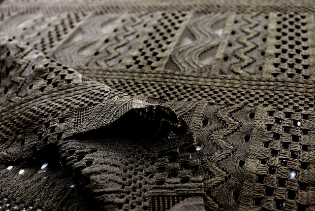 ラッセルレース うぐいす茶 裏面・端